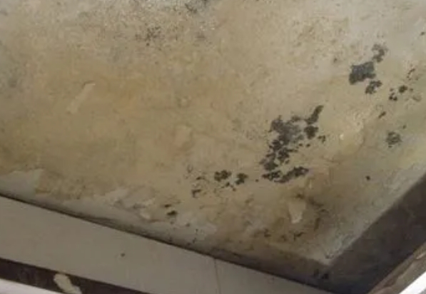 印江阳台漏水维修公司分享下印江卫生间渗水维修需要注意哪些问题。
